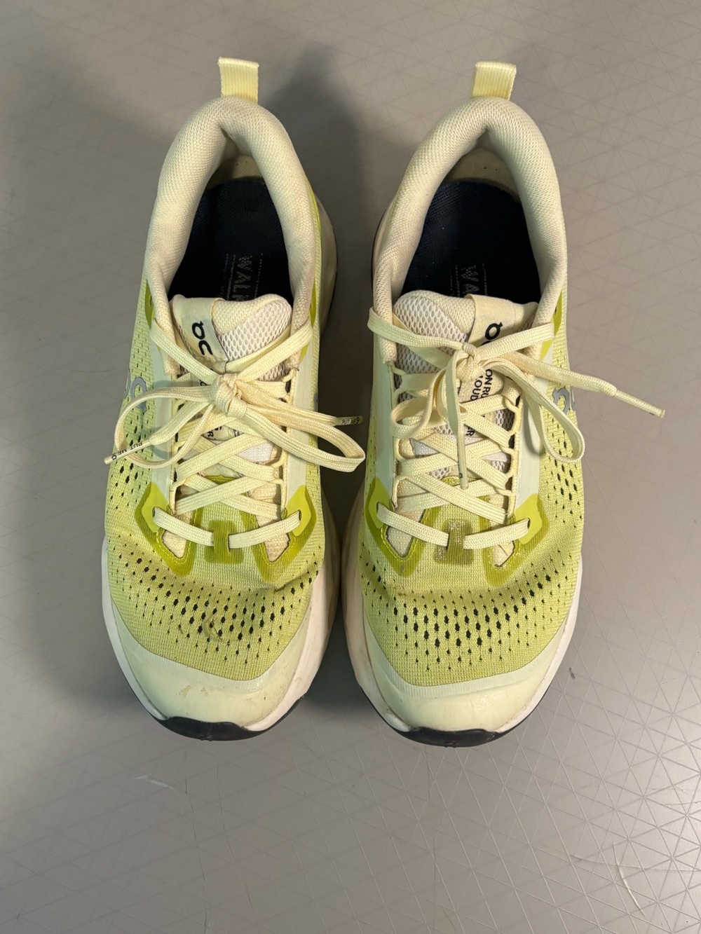 On Cloudsurfer Trail 2 in Ivory | Lime size 8 - Picture 5 of 8